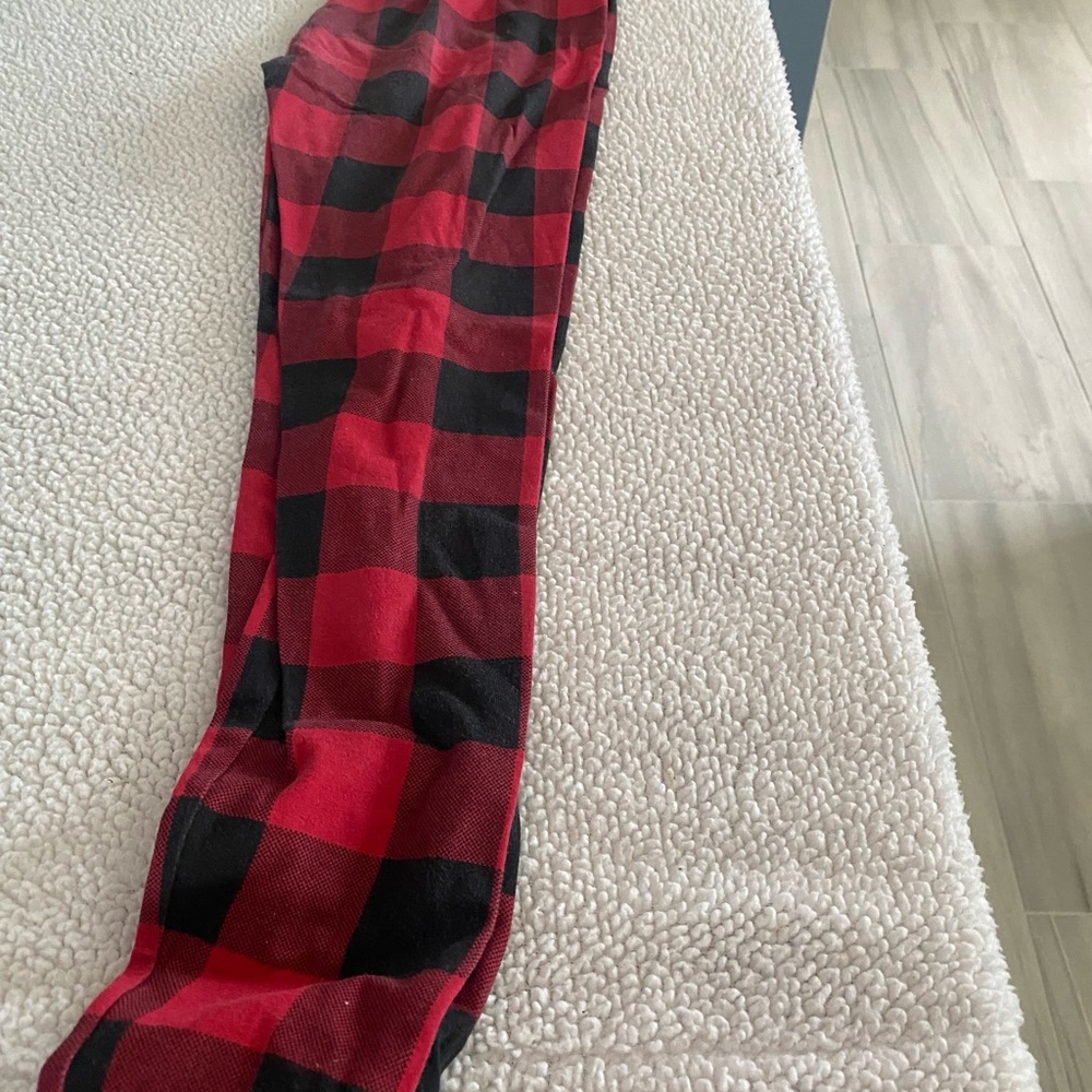 No boundaries small red and black checked leggings
